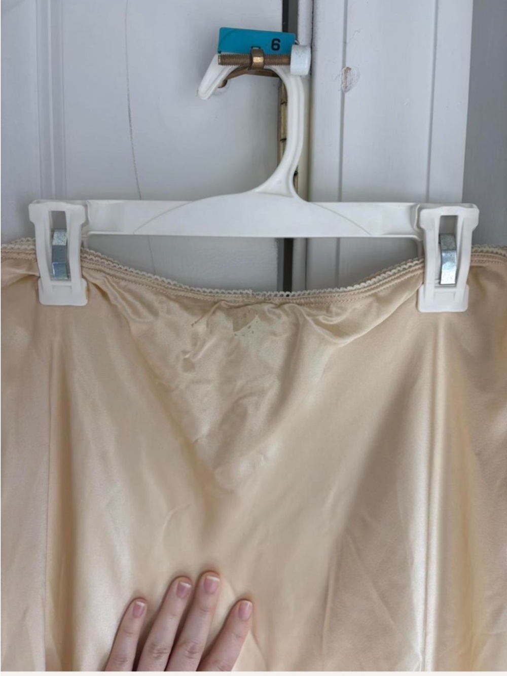 Reformation Layla silk skirt in color sugar - Picture 6 of 7
